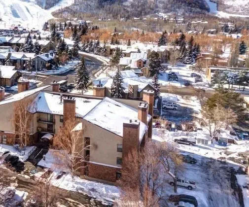K B M Resorts- Cbi-101 Upgraded 1bd, Wood Fireplace, Full Kitchen, Wifi, Walk to Slopes!