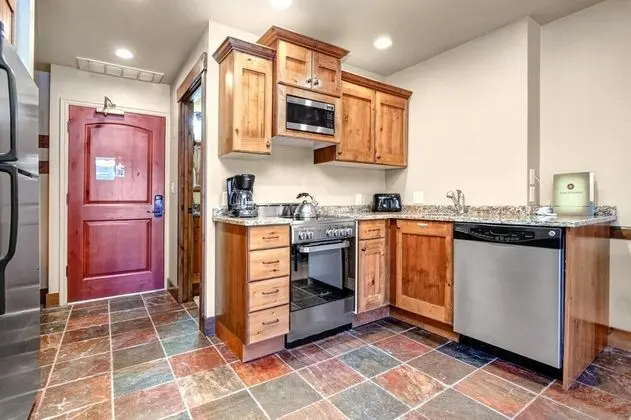 K B M Resorts- Cbi-101 Upgraded 1bd, Wood Fireplace, Full Kitchen, Wifi, Walk to Slopes! - Mutfak