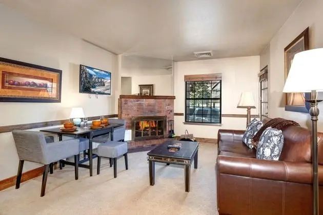 K B M Resorts- Cbi-101 Upgraded 1bd, Wood Fireplace, Full Kitchen, Wifi, Walk to Slopes! - Yerinde Yemek