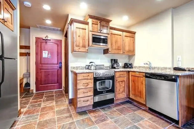 K B M Resorts- Cbi-103 Upgraded 1bd, Wood Fireplace, Full Kitchen, Wifi, Walk to Slopes! - Mutfak