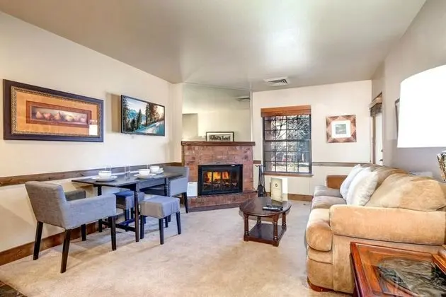 K B M Resorts- Cbi-103 Upgraded 1bd, Wood Fireplace, Full Kitchen, Wifi, Walk to Slopes! - Yerinde Yemek