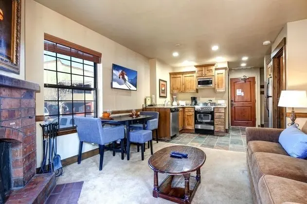 K B M Resorts- Cbi-104 Upgraded 1bd, Wood Fireplace, Full Kitchen, Wifi, Walk to Slopes! - Yerinde Yemek