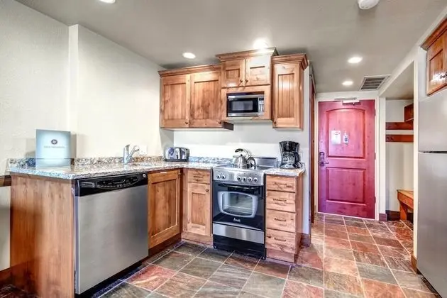 K B M Resorts- Cbi-207 Upgraded 1bd, Wood Fireplace, Full Kitchen, Wifi, Walk to Slopes! - Mutfak