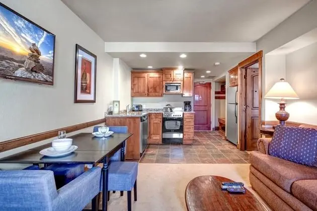 K B M Resorts- Cbi-207 Upgraded 1bd, Wood Fireplace, Full Kitchen, Wifi, Walk to Slopes! - Yerinde Yemek
