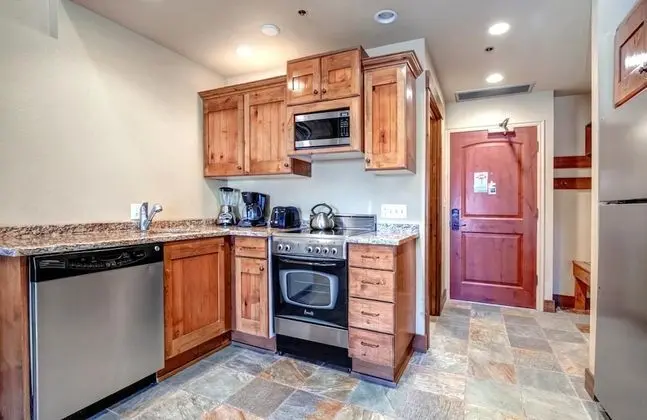 K B M Resorts- Cbi-307 Upgraded 1bd, Wood Fireplace, Full Kitchen, Wifi, Walk to Slopes! - Mutfak