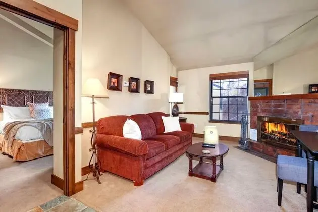 K B M Resorts- Cbi-307 Upgraded 1bd, Wood Fireplace, Full Kitchen, Wifi, Walk to Slopes! - Oda Düzeni
