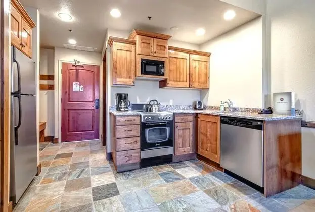 K B M Resorts- Cbi-311 Upgraded 1bd, Wood Fireplace, Full Kitchen, Wifi, Walk to Slopes! - Mutfak
