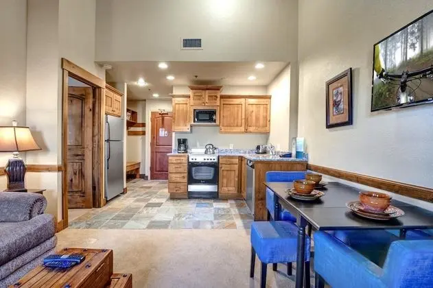 K B M Resorts- Cbi-311 Upgraded 1bd, Wood Fireplace, Full Kitchen, Wifi, Walk to Slopes! - Oda Düzeni