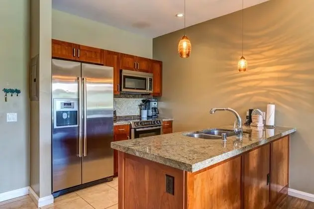 K B M Resorts- Hkk-112 Ground-floor 2bd, 14ft Ceiling, Grass Yard, Perfect for Families! - Mutfak