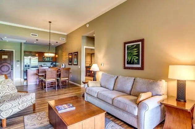 K B M Resorts- Hkk-112 Ground-floor 2bd, 14ft Ceiling, Grass Yard, Perfect for Families! - Oda Düzeni