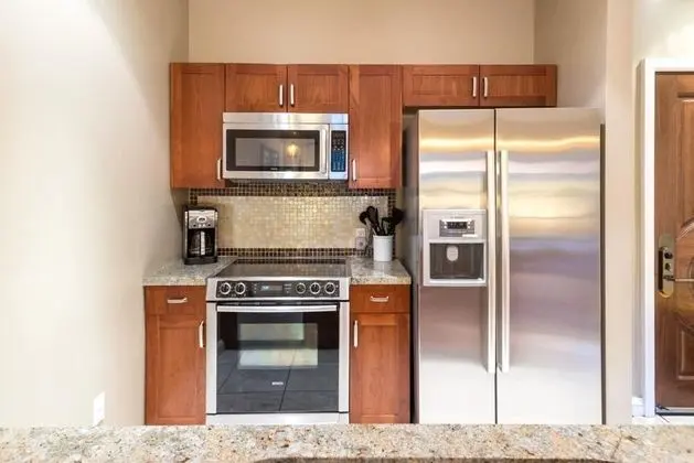 K B M Resorts- Hkk-140 Unique Modern 2bd, 1 Bath With Green Space Perfect for Families! - Mutfak