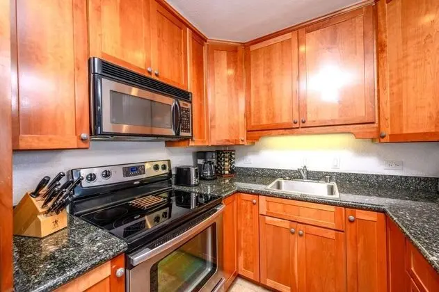 K B M Resorts- Ks-258 Ocean-front Views, 2Bd Large Floorplan, Steps to Pools and Beach! - Mutfak