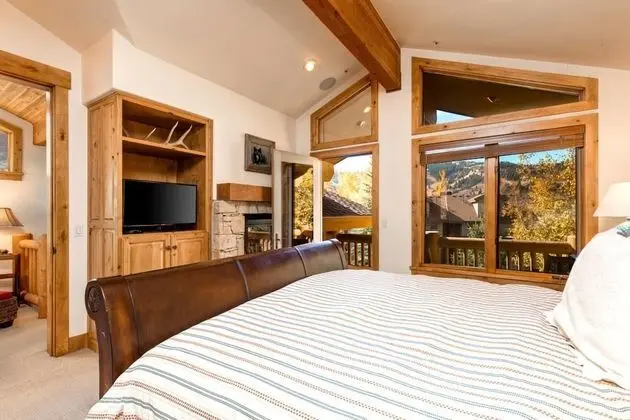 K B M Resorts- Pge-2413 Large 3Bd Chalet, Deer Valley Mountain Views, Private hot Tub! - Oda