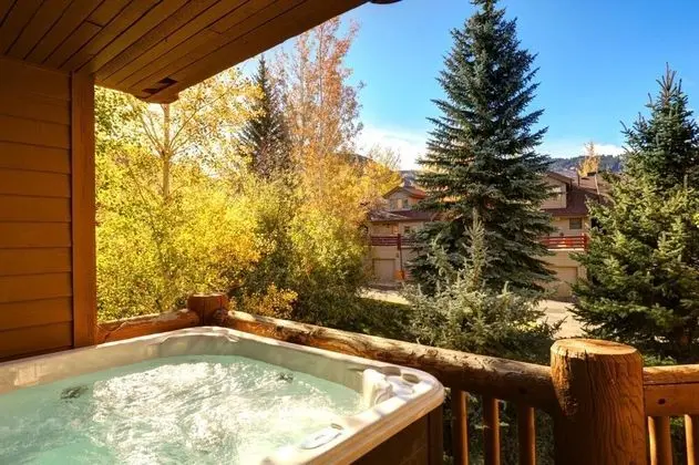 K B M Resorts- Pge-2413 Large 3Bd Chalet, Deer Valley Mountain Views, Private hot Tub! - Spa