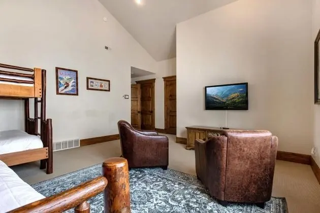 K B M Resorts- Plo-6590 Private Hot Tub, Panoramic Views, Close to Silver Lake - Oda