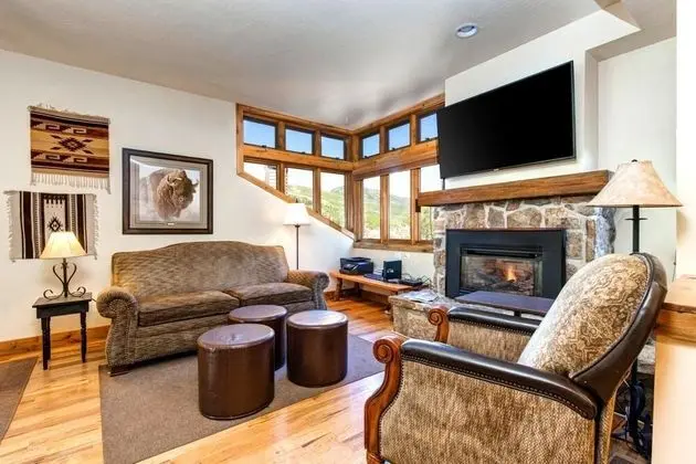 K B M Resorts- Poa-504b Centrally Located 3bd, Walk to Main St, Shuttle, Private hot Tub!