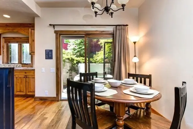 K B M Resorts- Poa-504b Centrally Located 3bd, Walk to Main St, Shuttle, Private hot Tub! - Yerinde Yemek