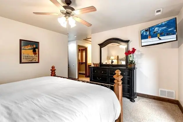 K B M Resorts- Pps-1418 Large 4Bd Mountain Retreat, two Master Suites, Private hot Tub!