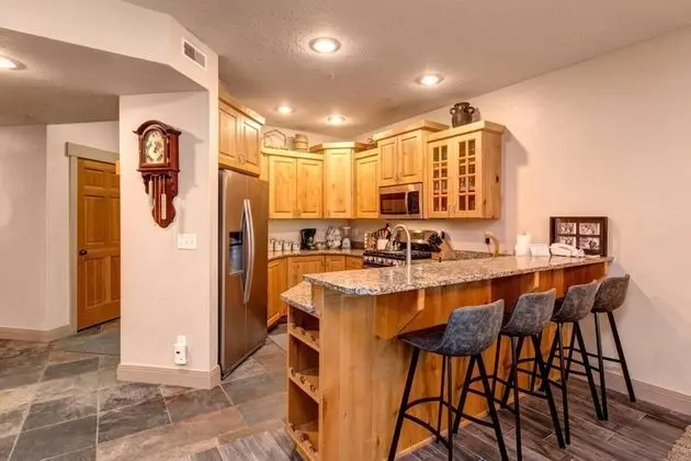 K B M Resorts- Tpc-102c Remodeled 3bd, Walk to Main and Town Lift, Private hot Tub, A/C - Mutfak