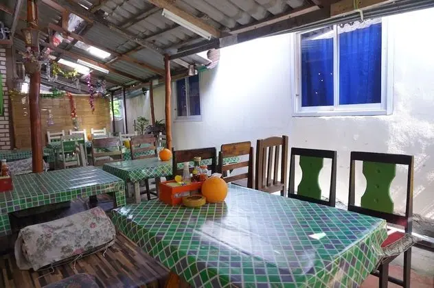 K & M House - Hostel - Yerinde Yemek