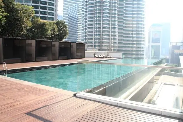 K Residence connected to KLCC - Havuz