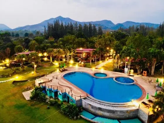 Kaengkrachan Boathouse Paradise Resort