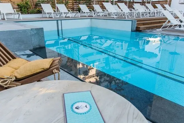 Kahlua Sea View Suites - Havuz