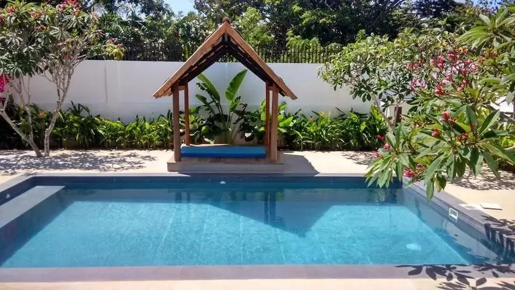 Villa Kalachuchi B&B - Havuz