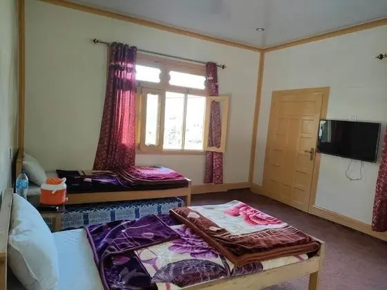 Kalash Continental Hotel And Resort - Oda