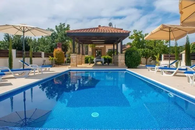 Villa Kalizoni Large Private Pool Walk to Beach A C Wifi - 3036