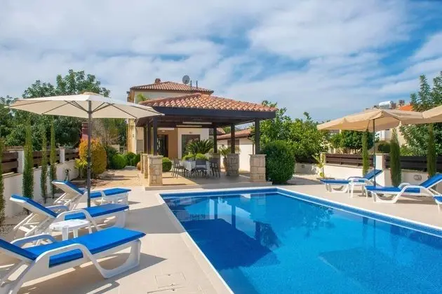 Villa Kalizoni Large Private Pool Walk to Beach A C Wifi - 3036 - Oda