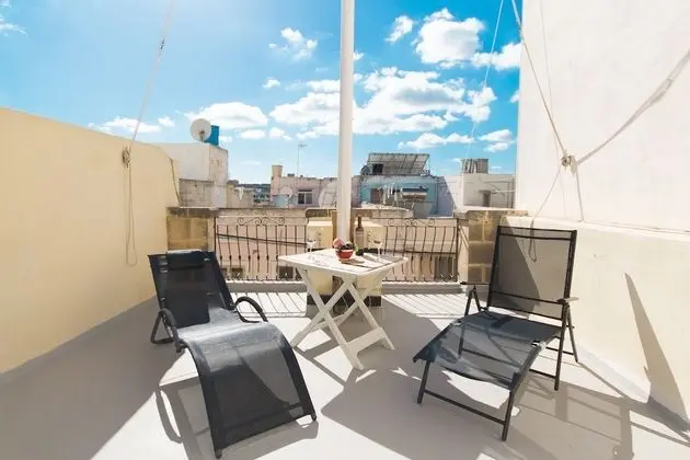 Kalkara Well Located Townhouse +courtyard