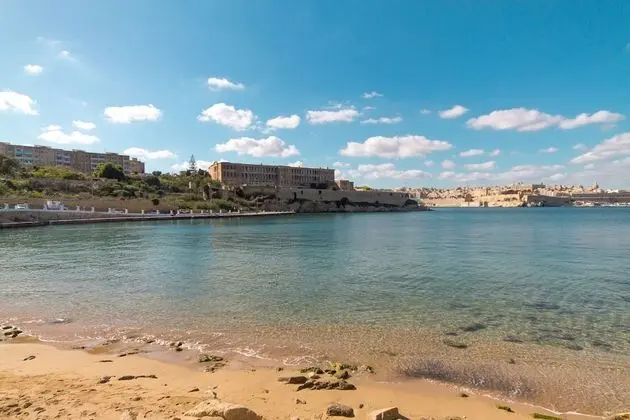 Kalkara Well Located Townhouse +courtyard - Plaj