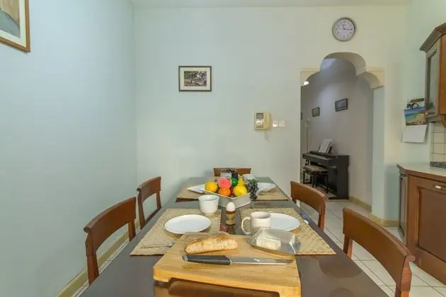 Kalkara Well Located Townhouse +courtyard - Yerinde Yemek
