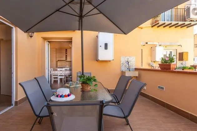 Kalsa Apartment With Terrace by Wonderful Italy - 1