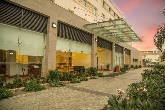 Kalyan Grand - a business hotel - Dış Mekan