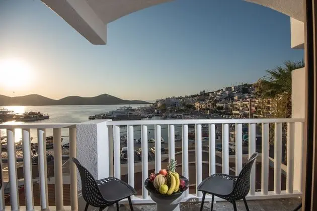 Kalypso Suites Hotel