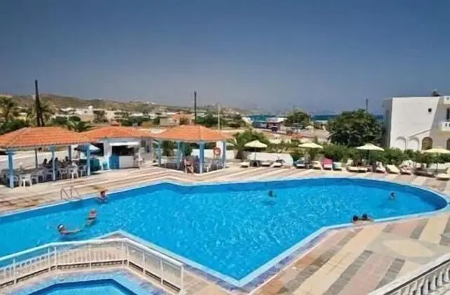 Kamari Bay Hotel - Havuz