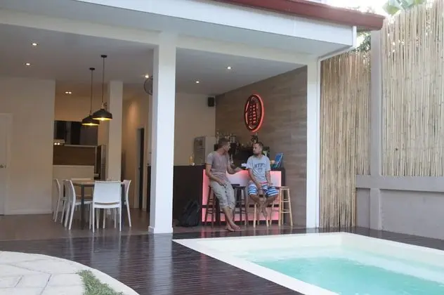 Kame House Backpackers - Hostel - Adults Only - Havuz