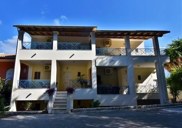 Kamelia Apartment, A Cozy 2 Bedroom Apt Only 150m From the sea - Dış Mekan