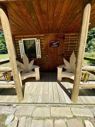 Kamp 42 Degrees Campground - Dış Mekan