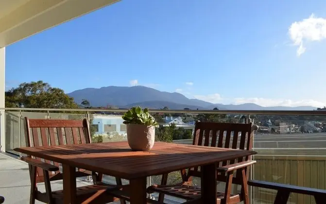 Kangaroo Bay Apartments - 1
