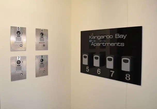 Kangaroo Bay Apartments - Lobi