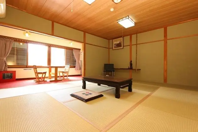 Kannabe Highland Hotel - Oda