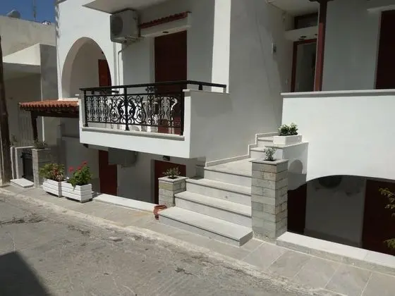 Kapetanos Rooms - Dış Mekan