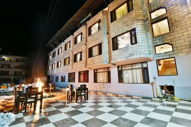 Kapoor Resort