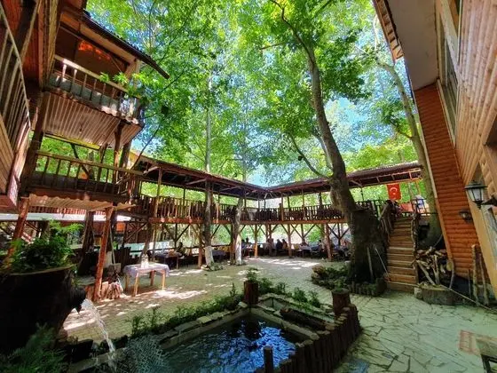 Kapuzbaşı Şahin Motel Restaurant - Açık Hava Yemek