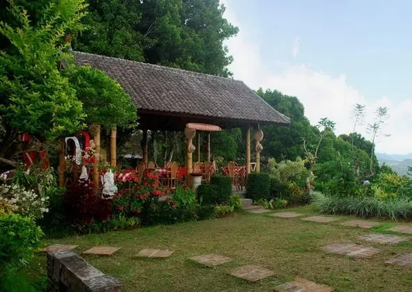 KARANG SARI Guesthouse & Restaurant - Dış Mekan
