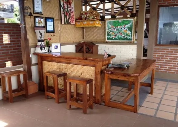 KARANG SARI Guesthouse & Restaurant - Lobi