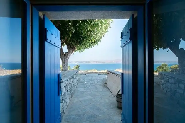 Karavos View A Uniqur Artists' Hide Away Paradise